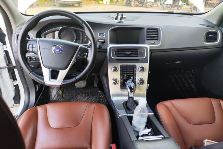 Used Volvo S60 2016 S60L T4 Zhiyuan Edition Center Console