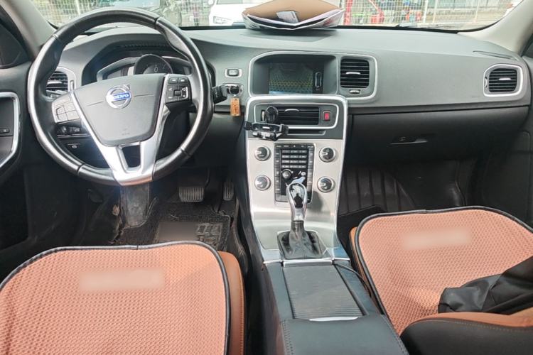 Used Volvo S60 2016 S60L T4 Zhiyuan Edition Center Console