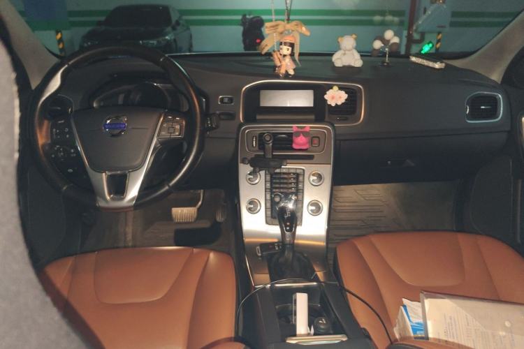 Used Volvo S60 2016 S60L T4 Zhiyuan Edition Center Console