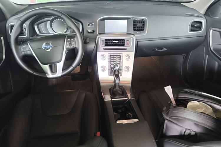 Used Volvo S60 2016 S60L T4 Zhiyuan Edition Center Console
