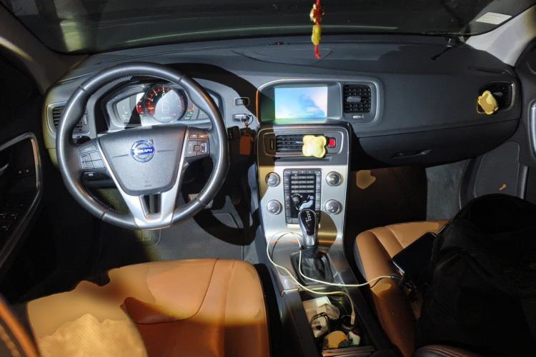 Used Volvo S60 2016 S60L T4 Zhiyuan Edition Center Console