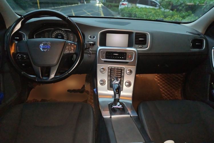 Used Volvo S60 2016 S60L T3 Smart Drive Edition Center Console