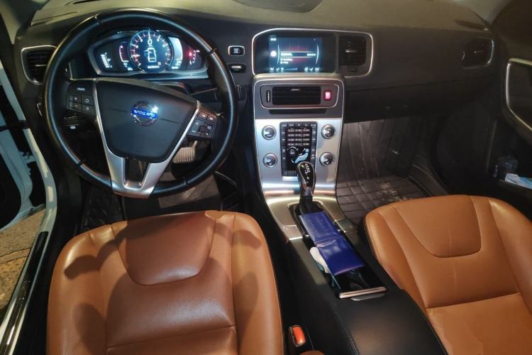 Used Volvo S60 2016 S60L T4 Zhiyuan Edition Center Console