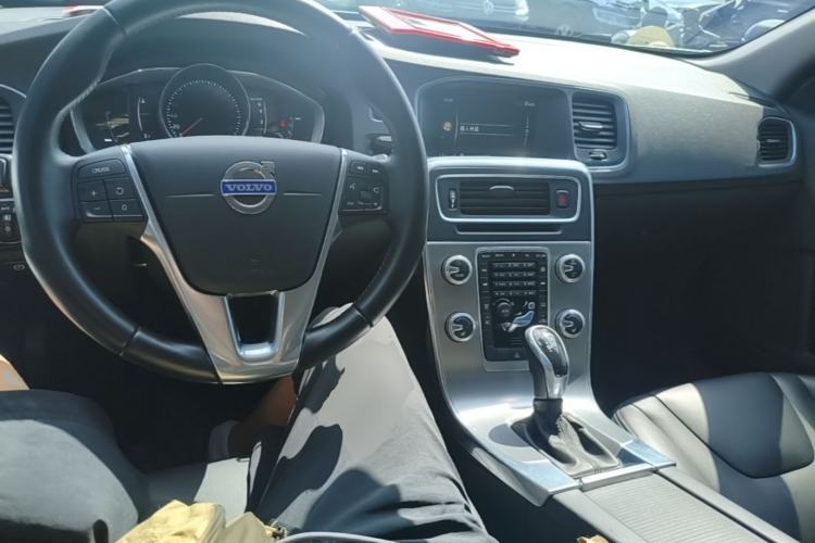 Used Volvo S60 2016 S60L T4 Zhiyuan Edition Center Console