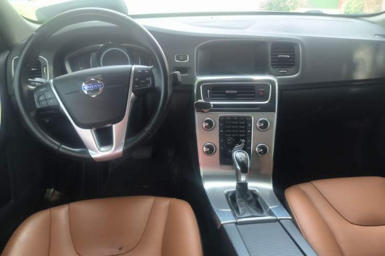 Used Volvo S60 2016 S60L T4 Zhiyuan Edition Center Console
