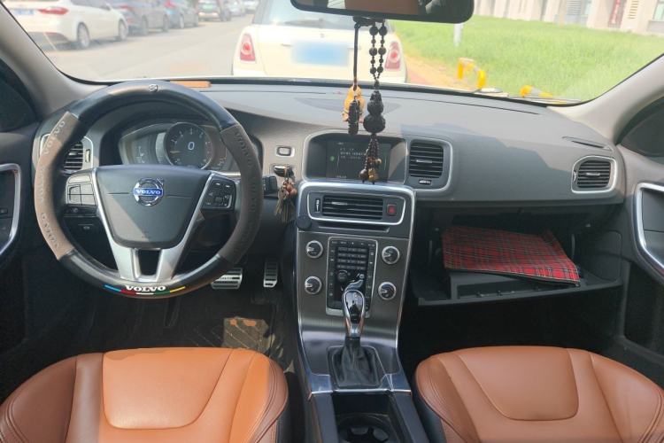 Used Volvo S60 2016 S60L T5 Intelligent Drive Edition Center Console