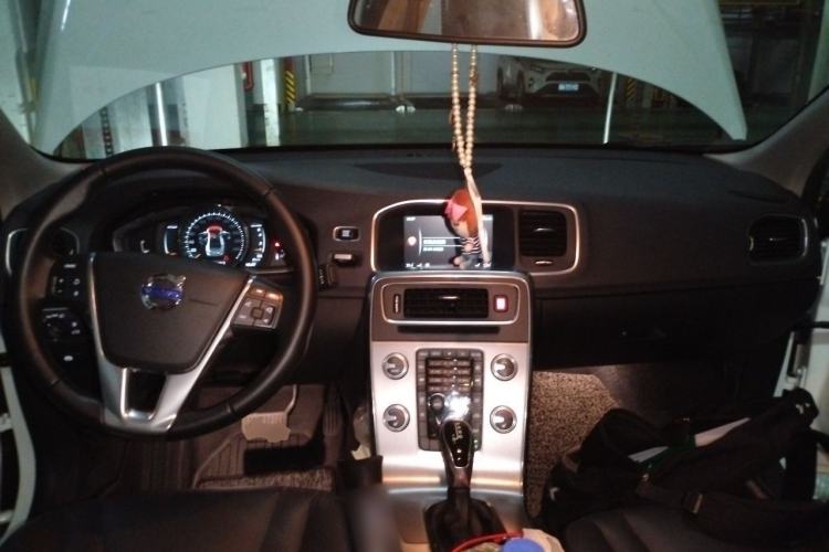 Used Volvo S60 2016 S60L T4 Zhiyuan Edition Center Console