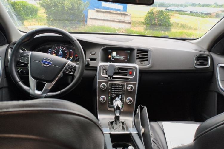 Used Volvo S60 2016 S60L T5 Intelligent Drive Edition Center Console