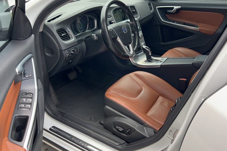 Used Volvo S60 2016 S60L T4 Zhiyuan Edition Driver Seat