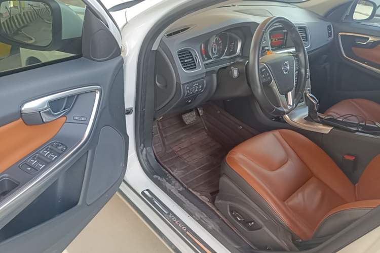 Used Volvo S60 2016 S60L T4 Zhiyuan Edition Driver Seat