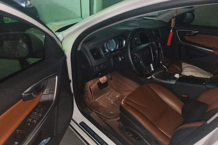 Used Volvo S60 2016 S60L T4 Zhiyuan Edition Driver Seat