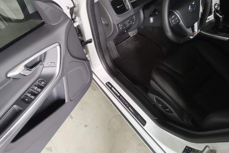 Used Volvo S60 2016 S60L T4 Zhiyuan Edition Driver Seat