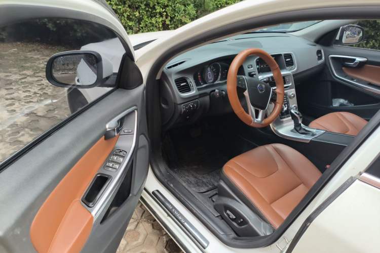 Used Volvo S60 2016 S60L T4 Zhiyuan Edition Driver Seat