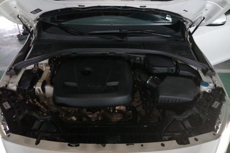 Used Volvo S60 2016 S60L T4 Zhiyuan Edition Engine Bay