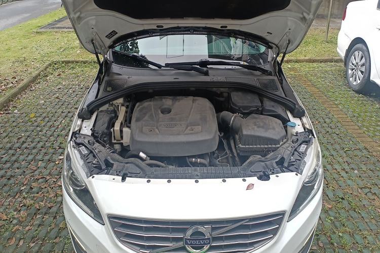 Used Volvo S60 2016 S60L T4 Zhiyuan Edition Engine Bay