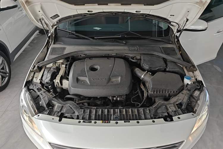 Used Volvo S60 2016 S60L T4 Zhiyuan Edition Engine Bay