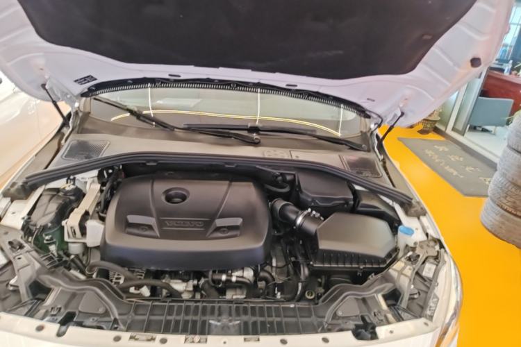 Used Volvo S60 2016 S60L T4 Zhiyuan Edition Engine Bay