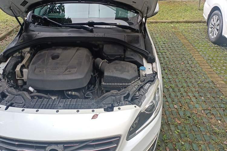Used Volvo S60 2016 S60L T4 Zhiyuan Edition Engine Bay Left
