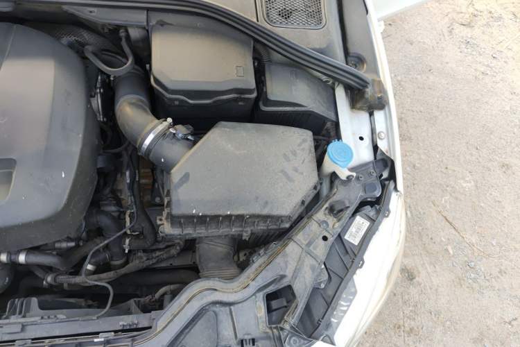 Used Volvo S60 2016 S60L T4 Zhiyuan Edition Engine Bay Left