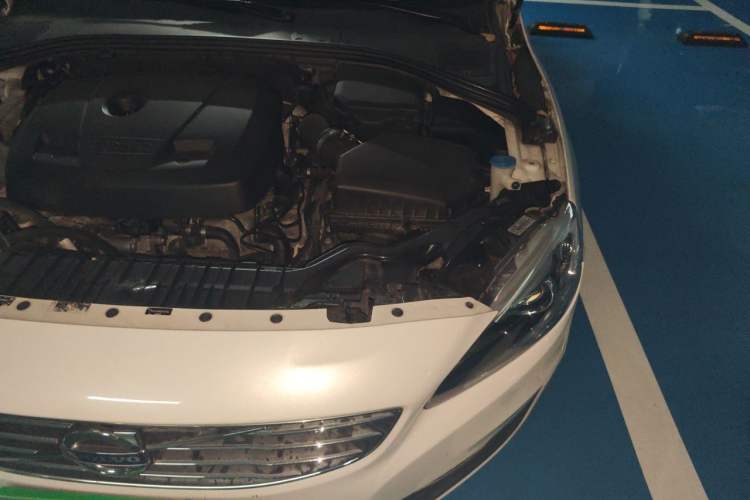 Used Volvo S60 2016 S60L T4 Zhiyuan Edition Engine Bay Left