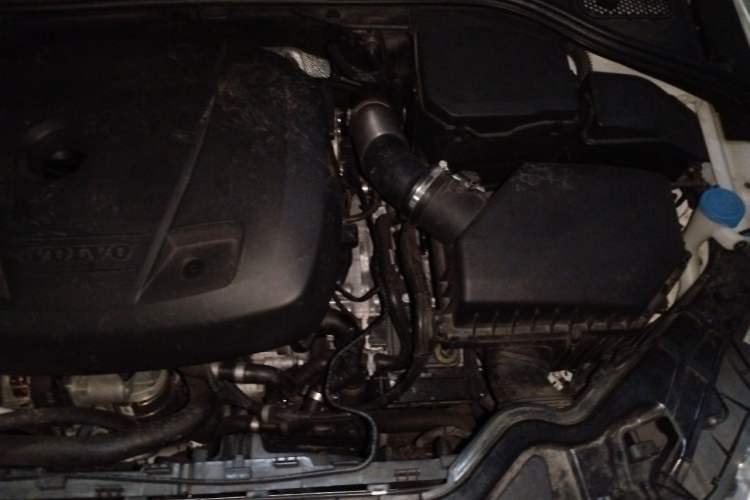 Used Volvo S60 2016 S60L T4 Zhiyuan Edition Engine Bay Left