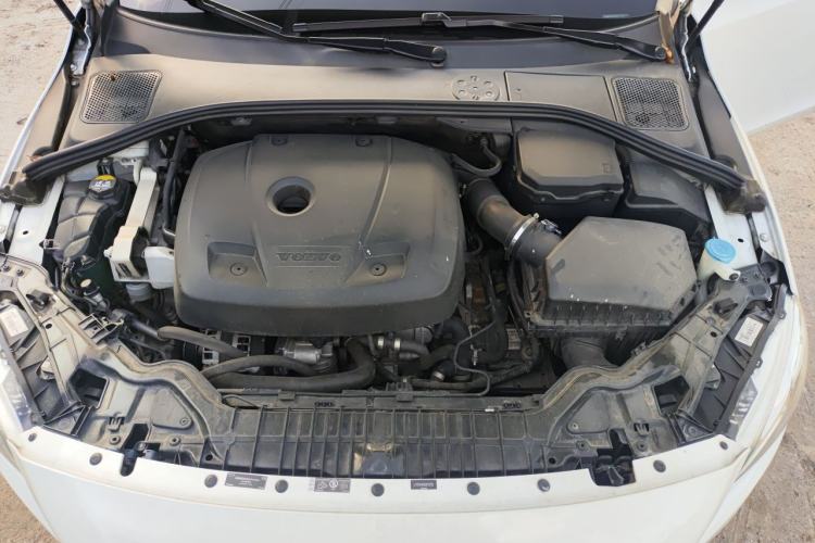 Used Volvo S60 2016 S60L T4 Zhiyuan Edition Engine Bay