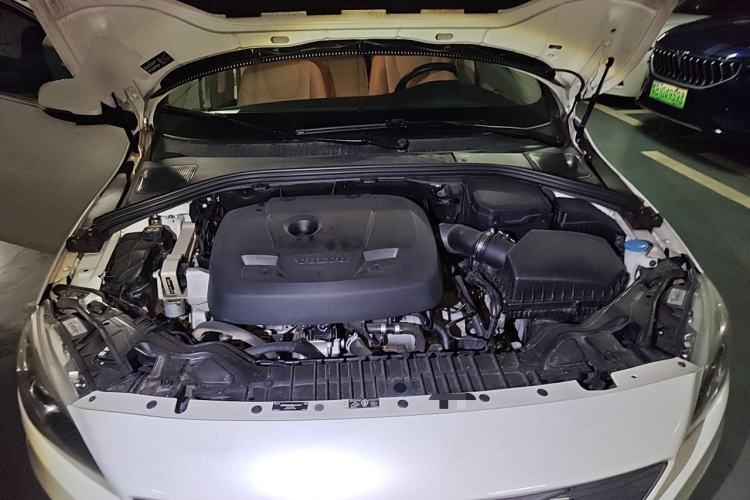 Used Volvo S60 2016 S60L T4 Zhiyuan Edition Engine Bay