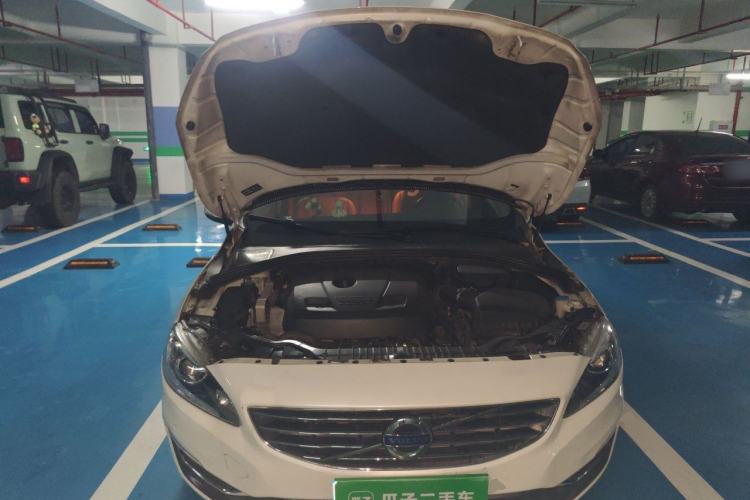 Used Volvo S60 2016 S60L T4 Zhiyuan Edition Engine Bay