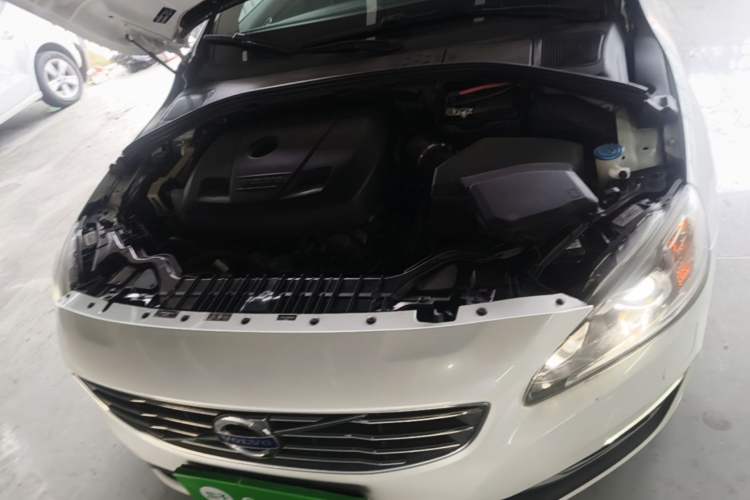 Used Volvo S60 2016 S60L T4 Zhiyuan Edition Engine Bay
