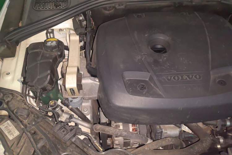 Used Volvo S60 2016 S60L T4 Zhiyuan Edition Engine Bay Right