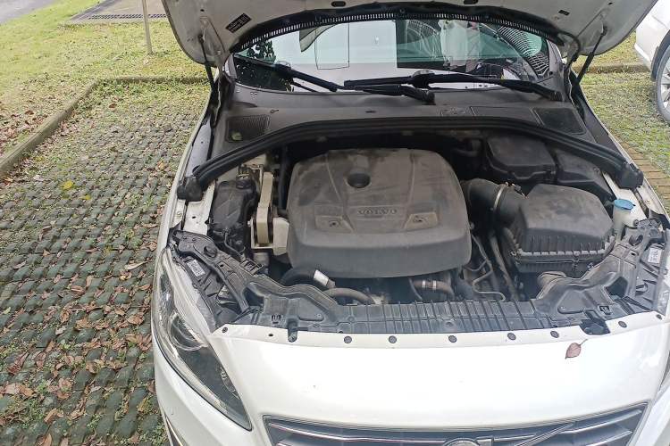 Used Volvo S60 2016 S60L T4 Zhiyuan Edition Engine Bay Right