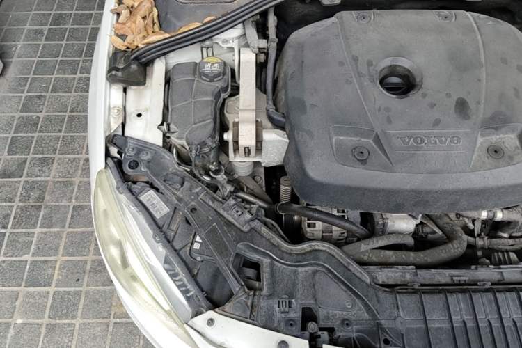 Used Volvo S60 2016 S60L T4 Zhiyuan Edition Engine Bay Right