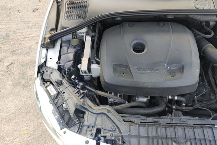 Used Volvo S60 2016 S60L T4 Zhiyuan Edition Engine Bay Right