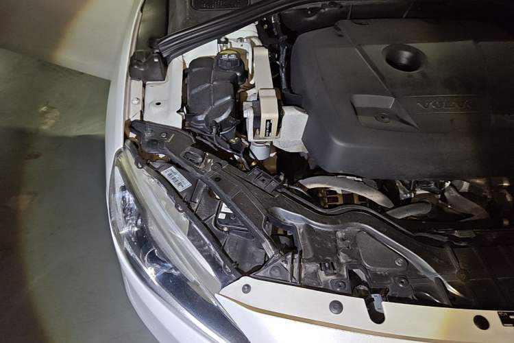 Used Volvo S60 2016 S60L T4 Zhiyuan Edition Engine Bay Right