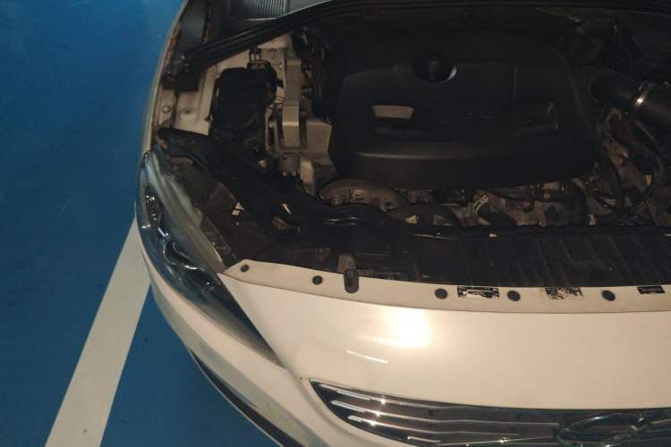 Used Volvo S60 2016 S60L T4 Zhiyuan Edition Engine Bay Right