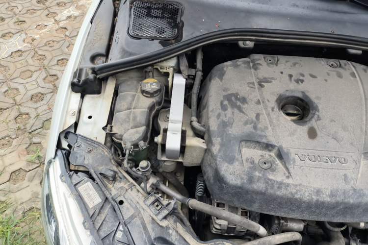 Used Volvo S60 2016 S60L T4 Zhiyuan Edition Engine Bay Right