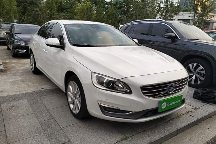 Used Volvo S60 2016 S60L T4 Zhiyuan Edition Front Right 45 Deg
