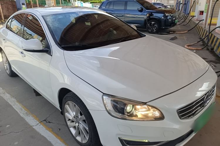 Used Volvo S60 2016 S60L T4 Zhiyuan Edition Front Right 45 Deg