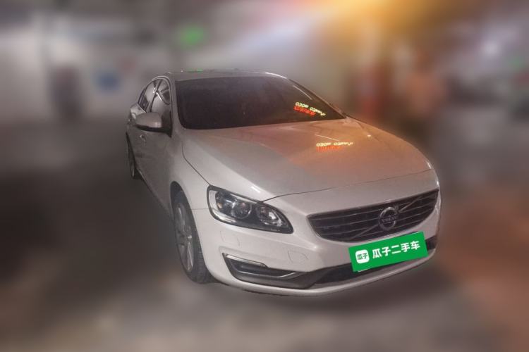 Used Volvo S60 2016 S60L T4 Zhiyuan Edition Front Right 45 Deg