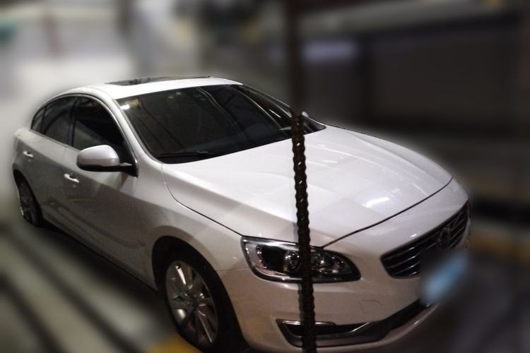 Used Volvo S60 2016 S60L T4 Zhiyuan Edition Front Right 45 Deg