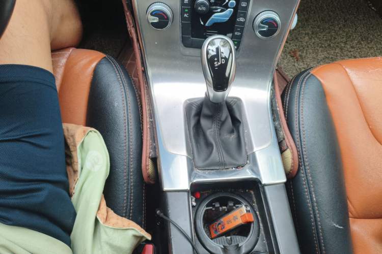Used Volvo S60 2016 S60L T3 Smart Drive Edition Gear Lever