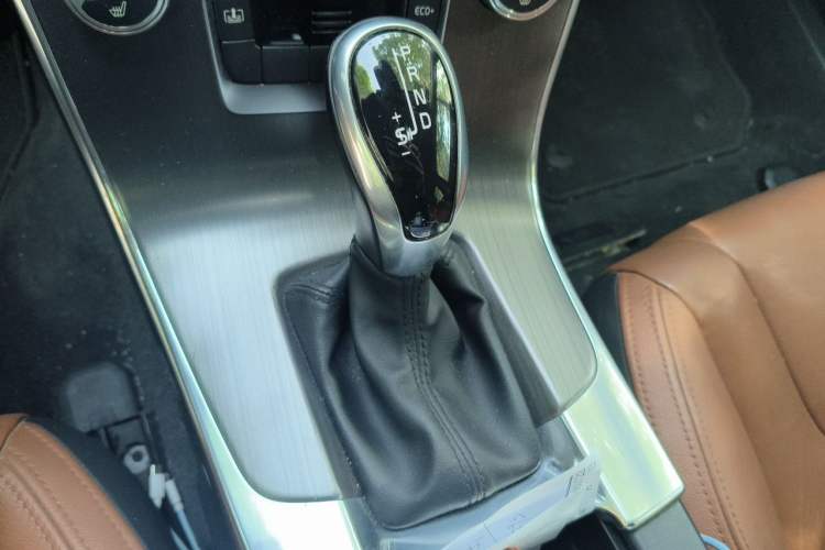 Used Volvo S60 2016 S60L T5 Intelligent Drive Edition Gear Lever