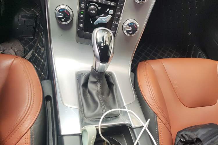 Used Volvo S60 2016 S60L T5 Intelligent Drive Edition Gear Lever