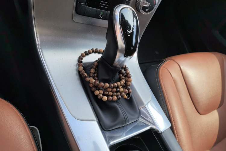 Used Volvo S60 2016 S60L T4 Zhiyuan Edition Gear Lever