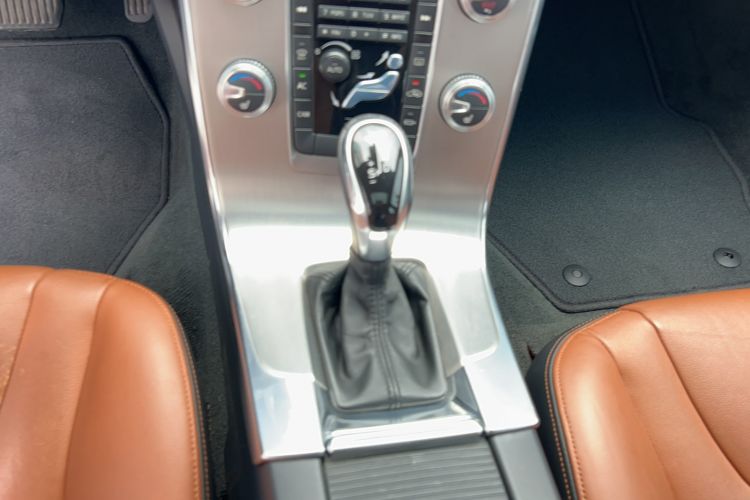 Used Volvo S60 2016 S60L T4 Zhiyuan Edition Gear Lever