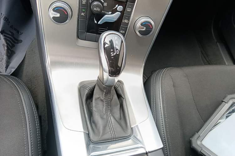 Used Volvo S60 2016 S60L T3 Smart Drive Edition Gear Lever