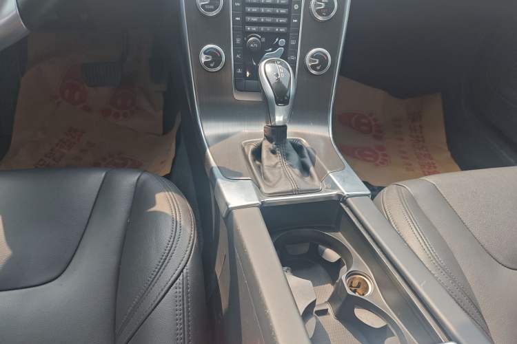 Used Volvo S60 2016 S60L T5 Intelligent Drive Edition Gear Lever