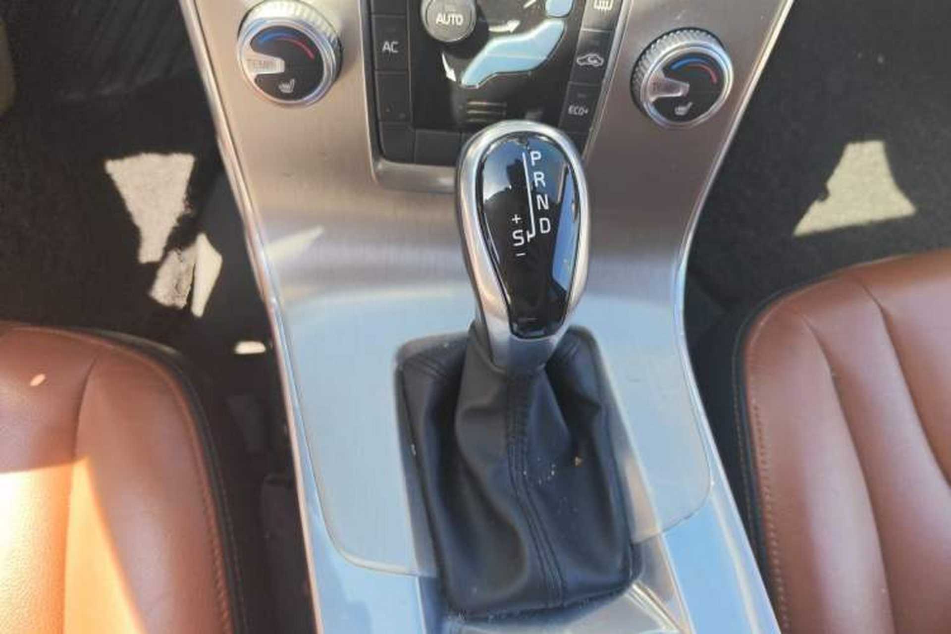 Used Volvo S60 2016 S60L T4 Zhiyuan Edition Gear Lever