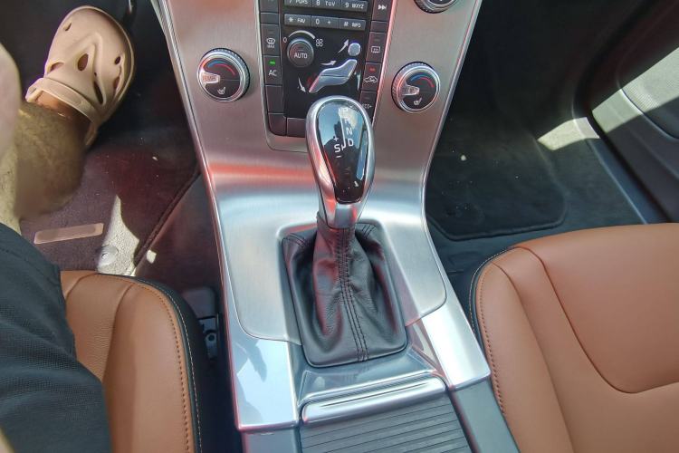 Used Volvo S60 2016 S60L T4 Zhiyuan Edition Gear Lever