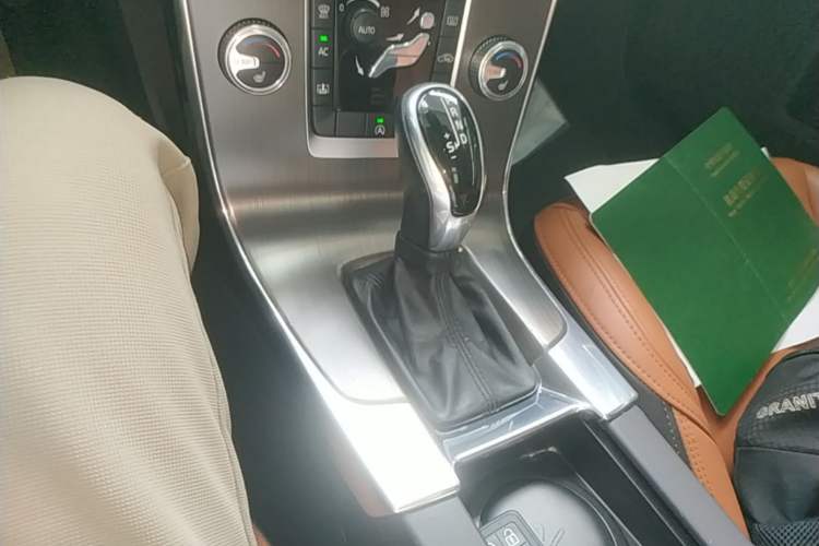 Used Volvo S60 2016 S60L T5 Intelligent Drive Edition Gear Lever